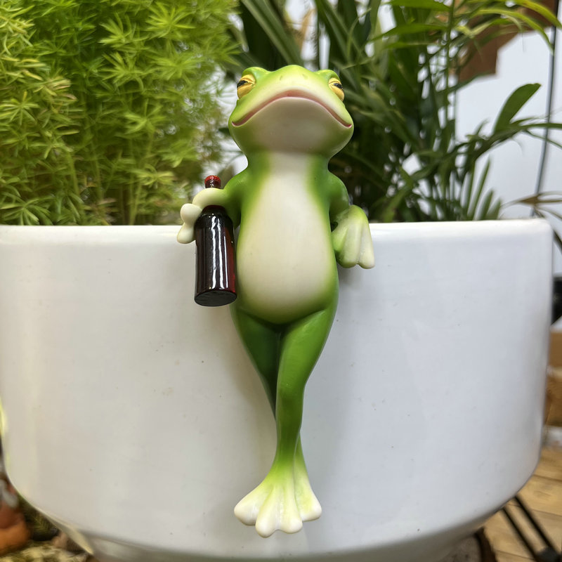 GardenOrnament: Cute Frog Decoration Hanging Pot Edge Garden Ornament