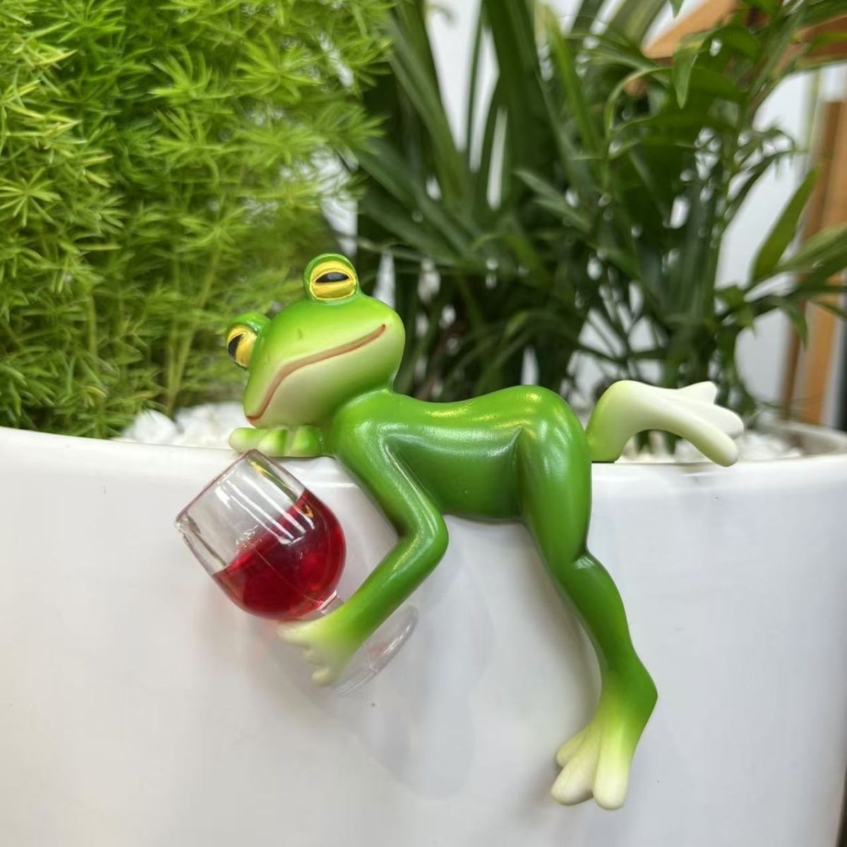 GardenOrnament: Cute Frog Decoration Hanging Pot Edge Garden Ornament